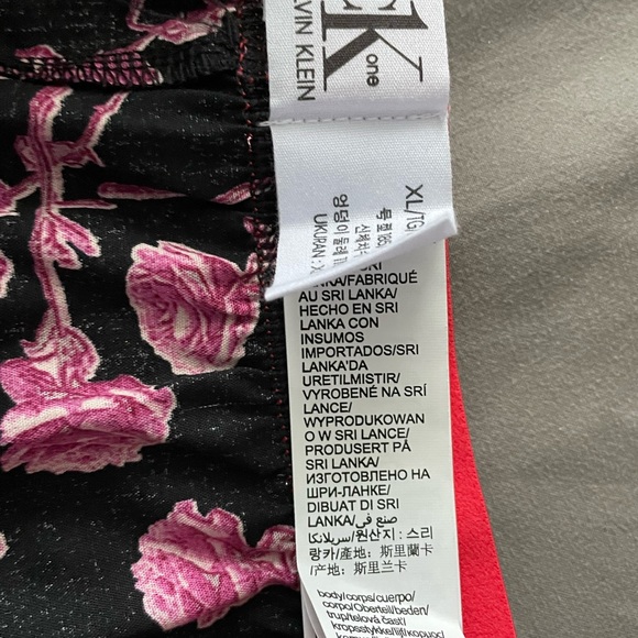 BNWT Calvin Klein Women’s Sleep Shorts with Pink Rose Design - Picture 5 of 6